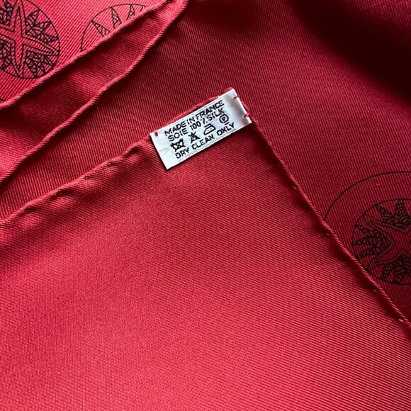 *NEW* EXTREMELY RARE Vintage 1994 Red Hermes Le Roy Soleil Silk Scarf - Picture 8 of 8